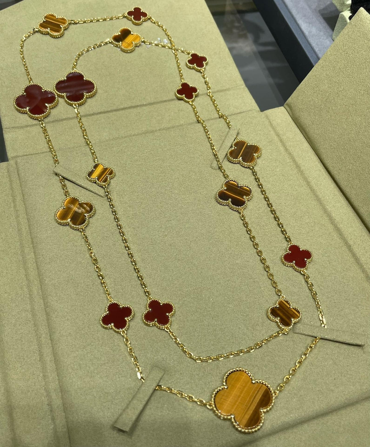 [⭐Mirelle]CLOVER 16 MOTIF CARNELIAN TIGER EYE ROSE GOLD NECKLACE