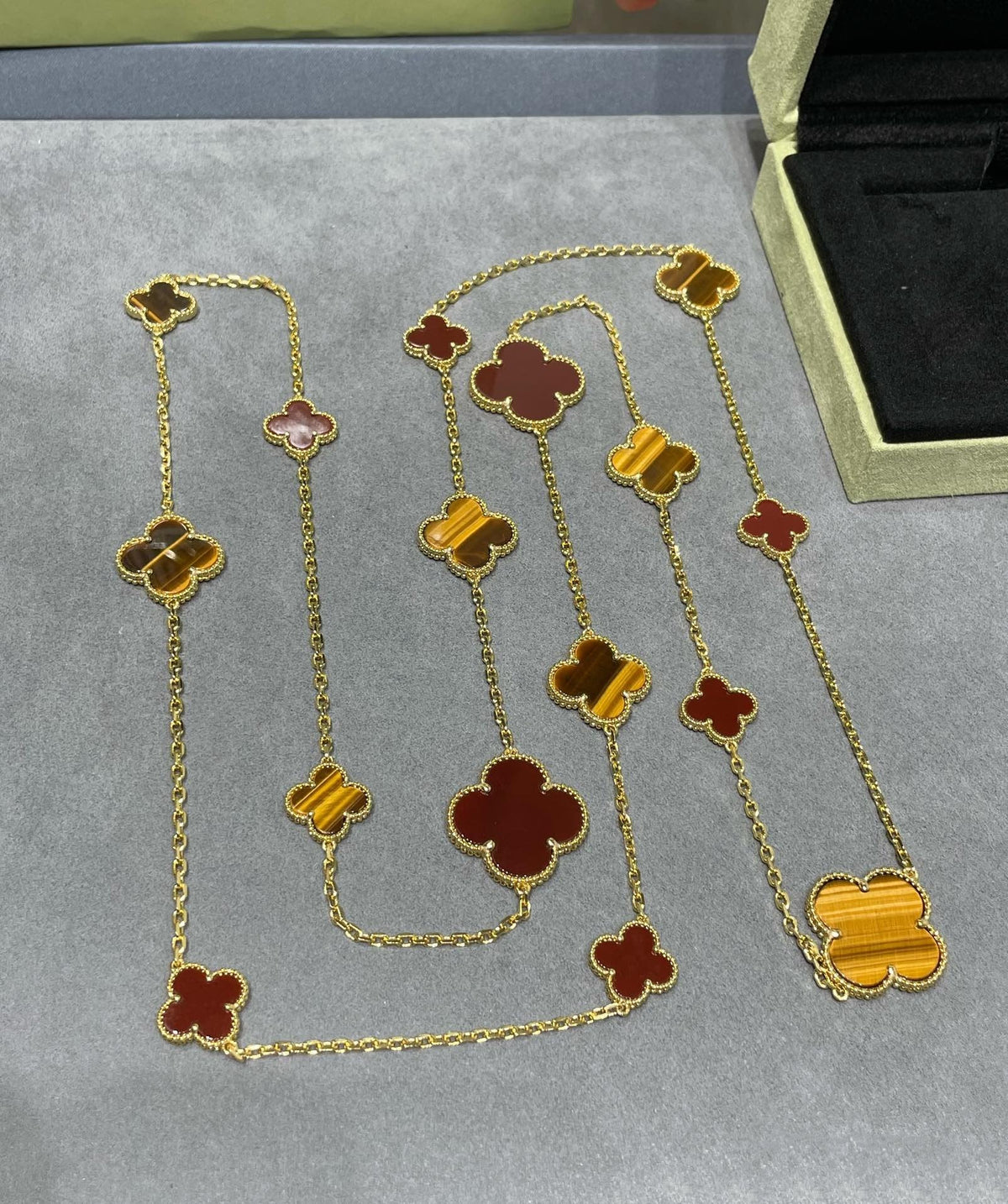 [⭐Mirelle]CLOVER 16 MOTIF CARNELIAN TIGER EYE ROSE GOLD NECKLACE