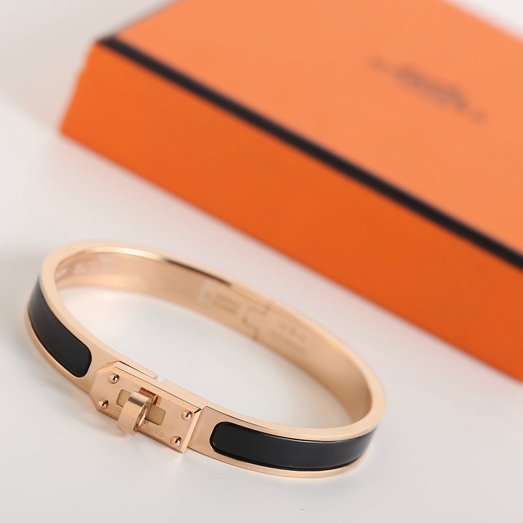 [⭐Mirelle]HM KELLY BLACK BRACELET
