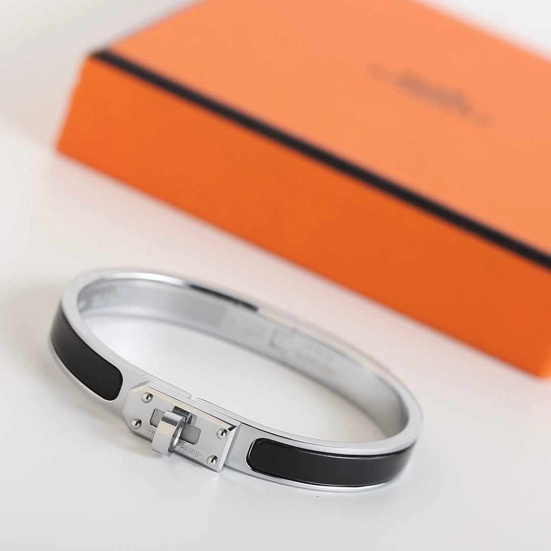 [⭐Mirelle]HM KELLY BLACK BRACELET