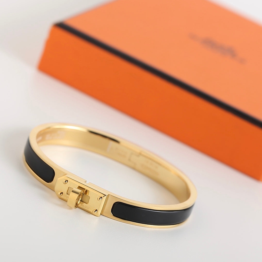 [⭐Mirelle]HM KELLY BLACK BRACELET