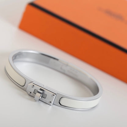 [⭐Mirelle]HM KELLY WHITE BRACELET