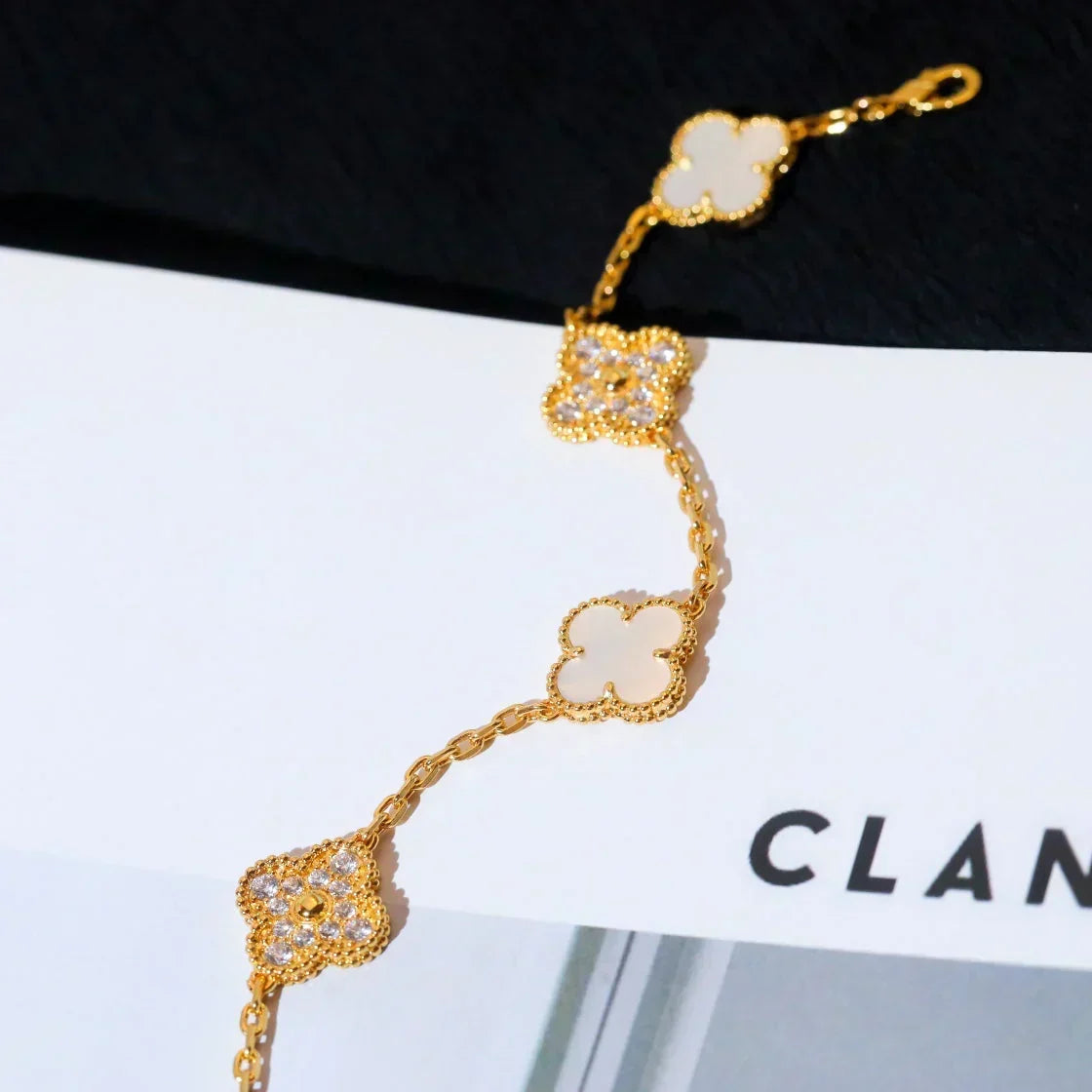 [⭐Mirelle]CLOVER WHITE PEARL MOP 5 MOTIF BRACELET COLLECTION