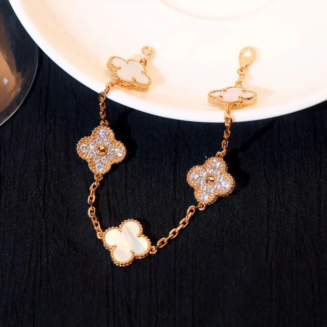 [⭐Mirelle]CLOVER WHITE PEARL MOP 5 MOTIF BRACELET COLLECTION