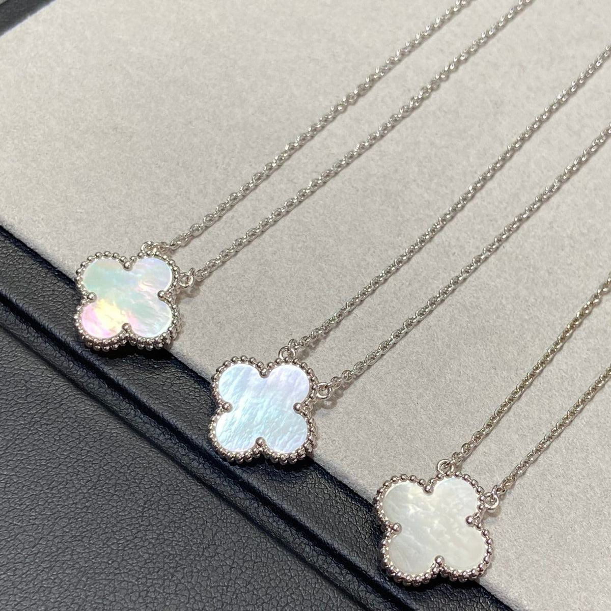 [⭐Mirelle]CLOVER MEDIUM SILVER WHITE MOP NECKLACE
