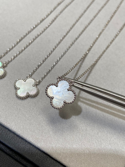 [⭐Mirelle]CLOVER MEDIUM SILVER WHITE MOP NECKLACE