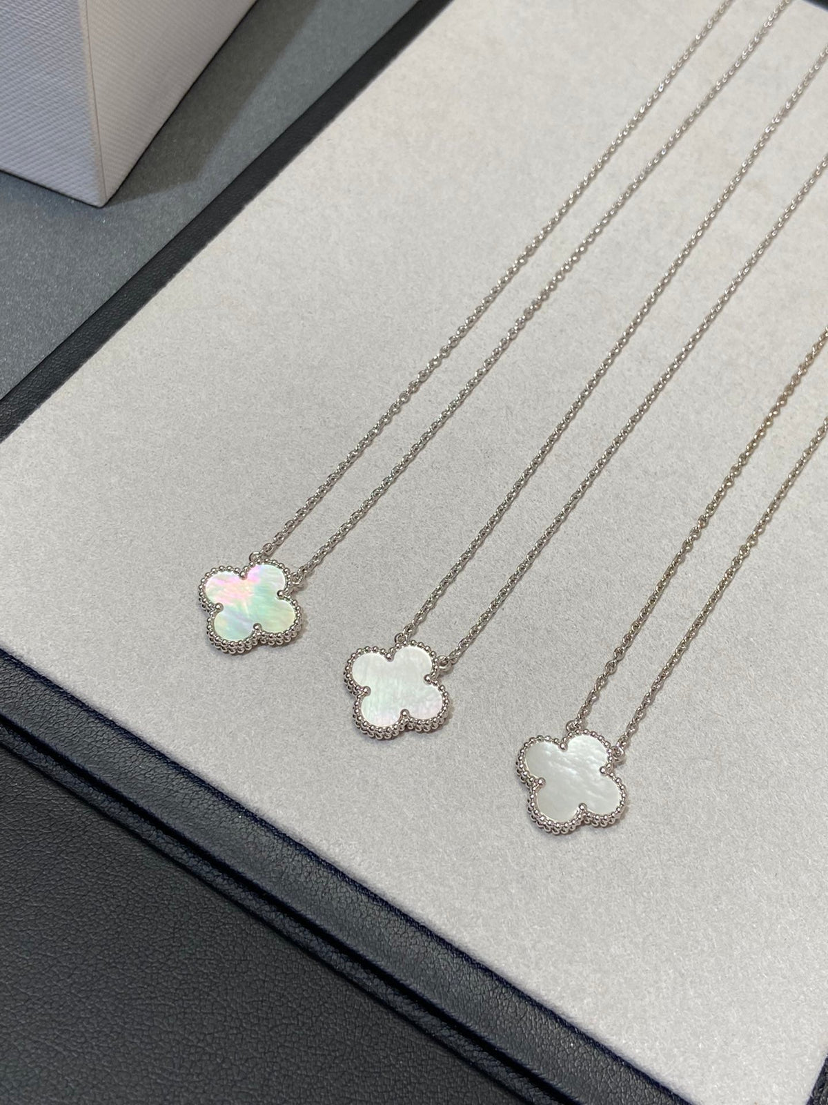 [⭐Mirelle]CLOVER MEDIUM SILVER WHITE MOP NECKLACE