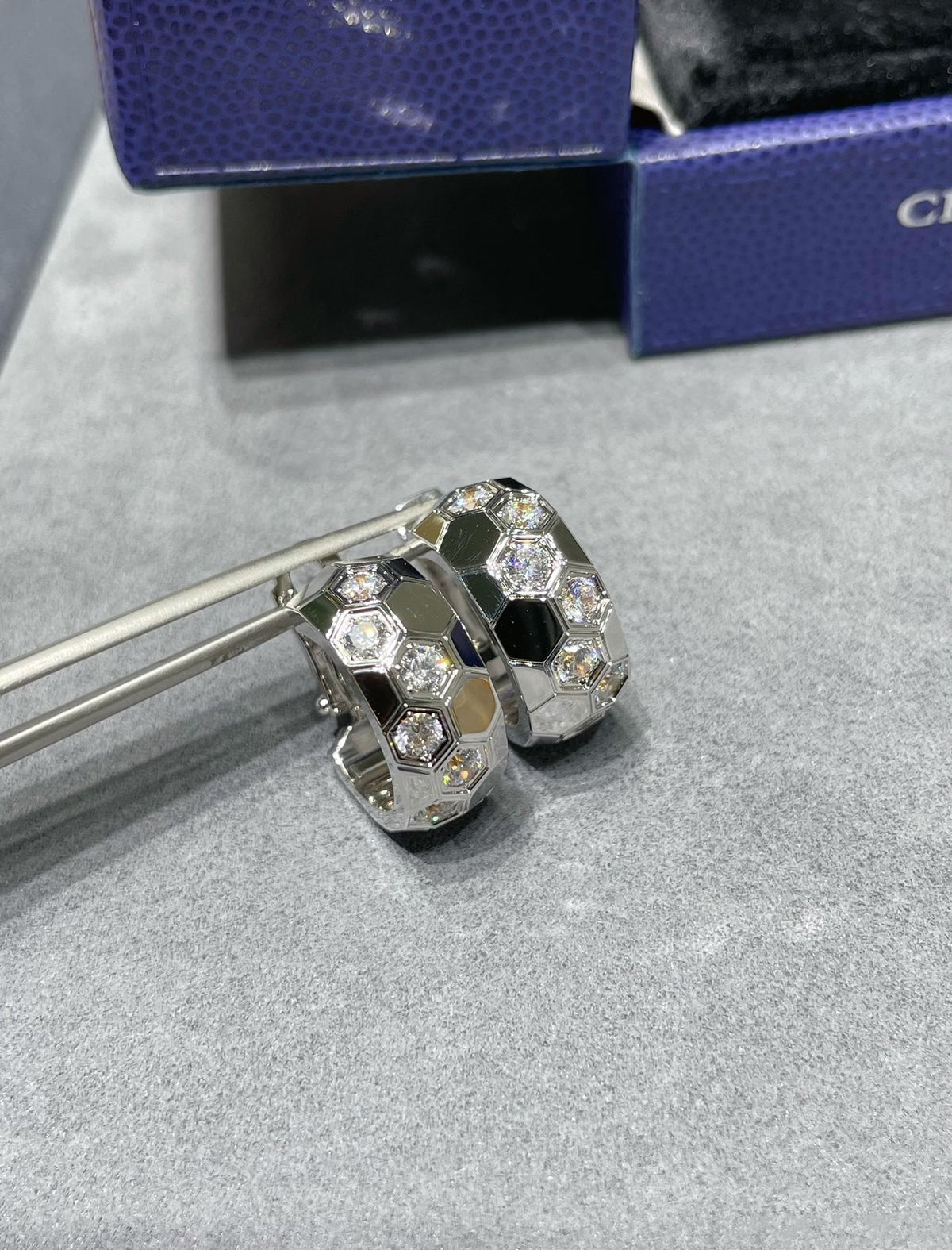 [⭐Mirelle]BEE LOVE DIAMOND HOOP EARRINGS