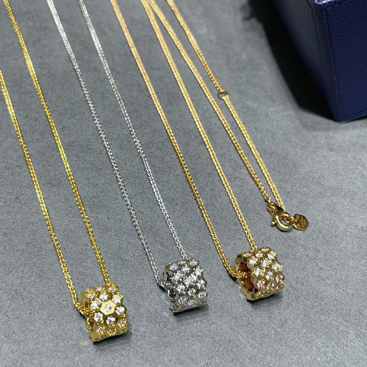 [⭐Mirelle]BEE LOVE DIAMOND PAVED 3 ROW NECKLACE