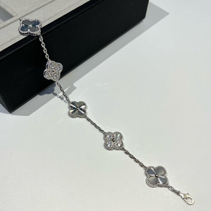 [⭐Mirelle] CLOVER 5 MOTIF LASER BRACELET COLLECTION
