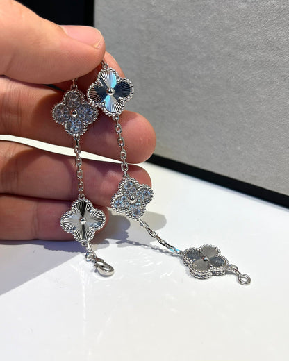 [⭐Mirelle] CLOVER 5 MOTIF LASER BRACELET COLLECTION