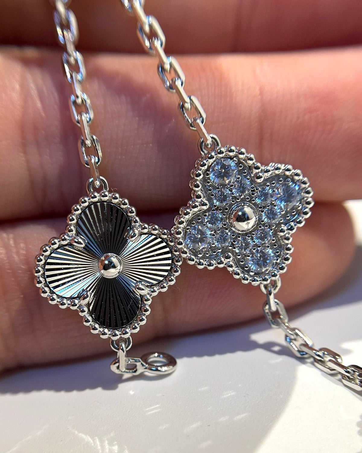 [⭐Mirelle] CLOVER 5 MOTIF LASER BRACELET COLLECTION