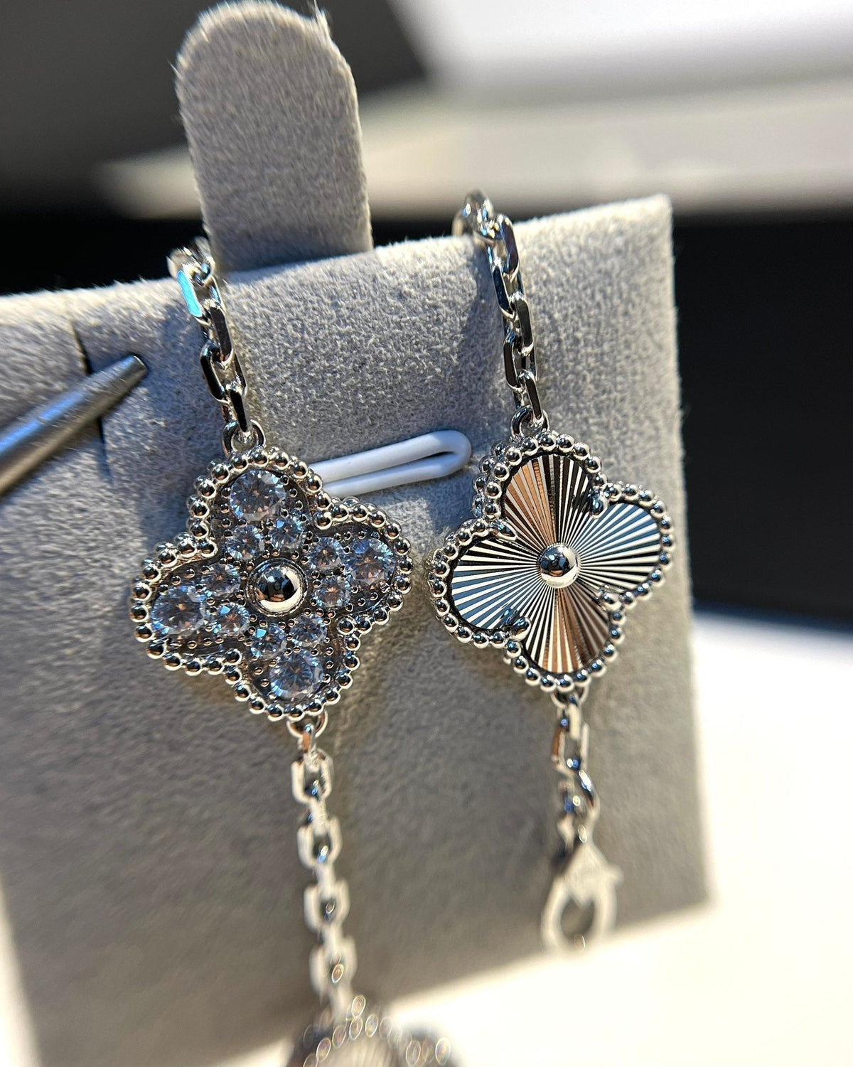 [⭐Mirelle] CLOVER 5 MOTIF LASER BRACELET COLLECTION