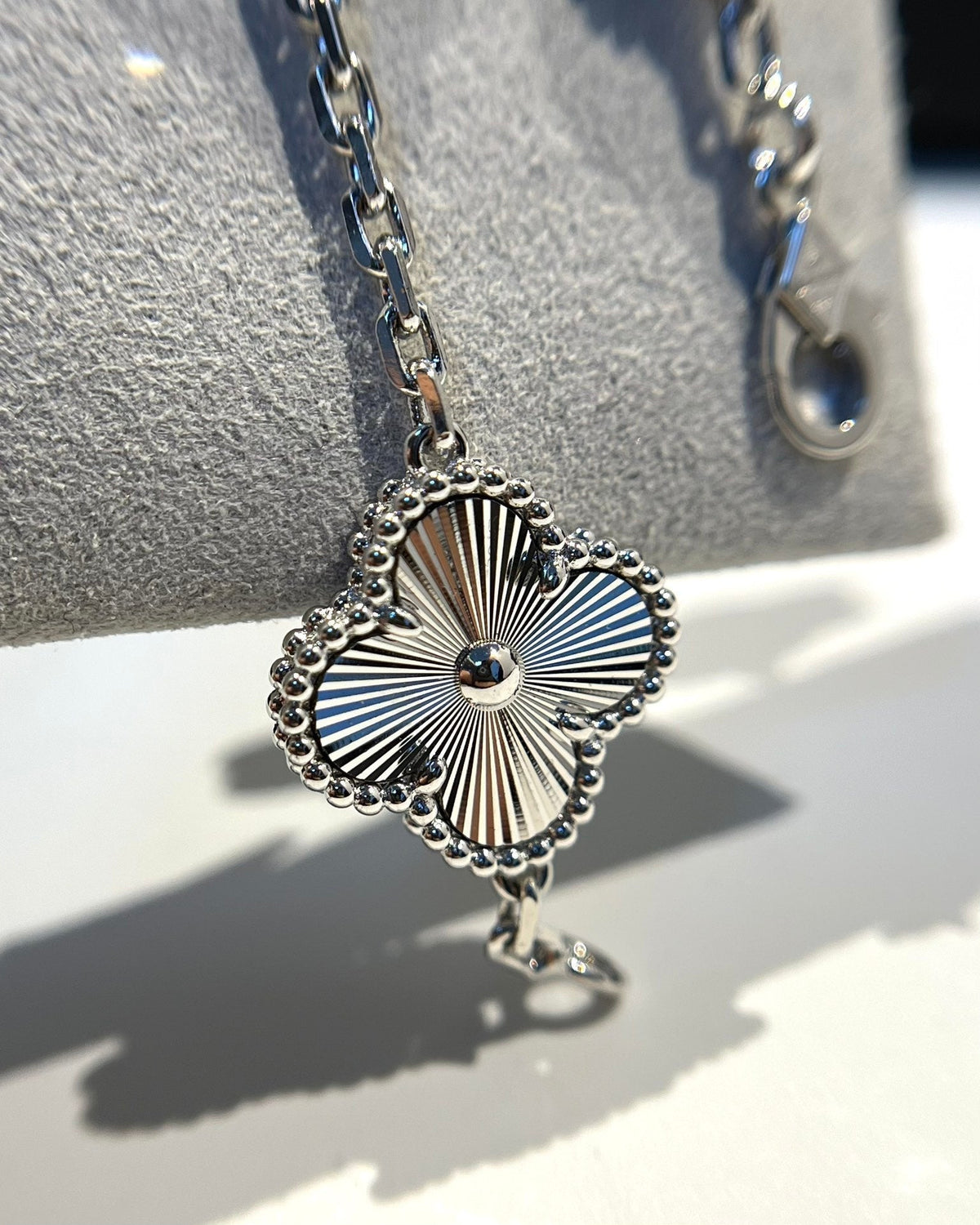 [⭐Mirelle] CLOVER 5 MOTIF LASER BRACELET COLLECTION