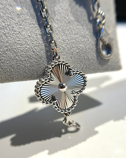 [⭐Mirelle] CLOVER 5 MOTIF LASER BRACELET COLLECTION