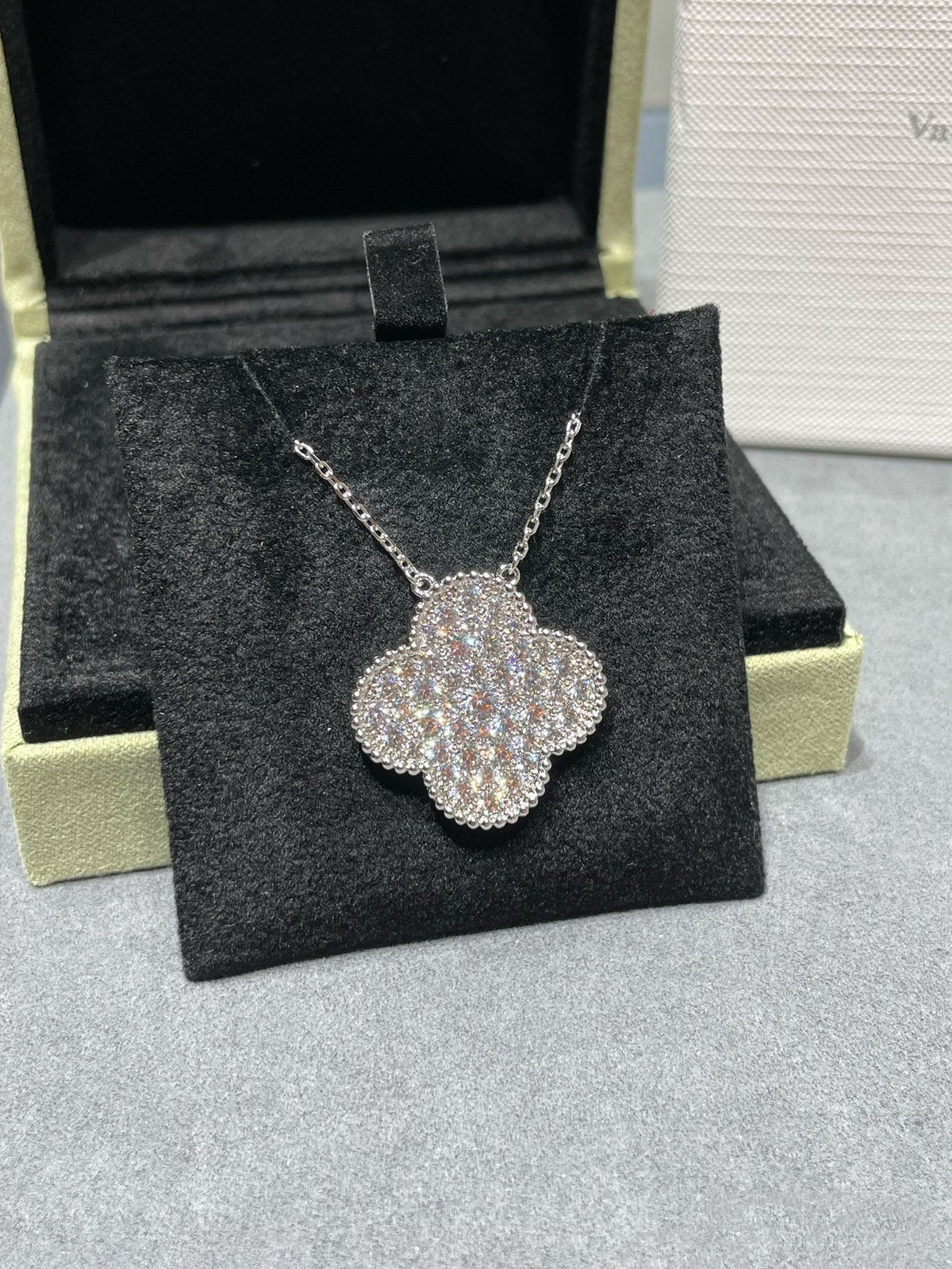 [⭐Mirelle]CLOVER 25MM LARGE PENDANT DIAMOND PAVED SILVER NECKLACE