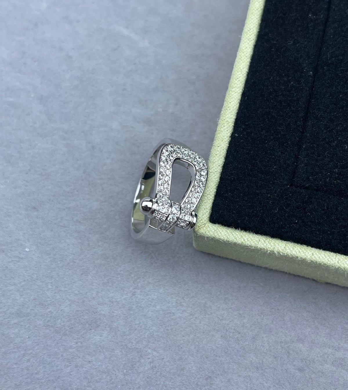 [⭐Mirelle]Wide Hoof-Shaped Diamond-Studded Ring