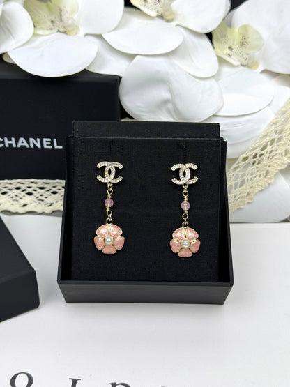 [⭐Mirelle]26C Pink Camellia Enamel Pendant with Double C Earrings