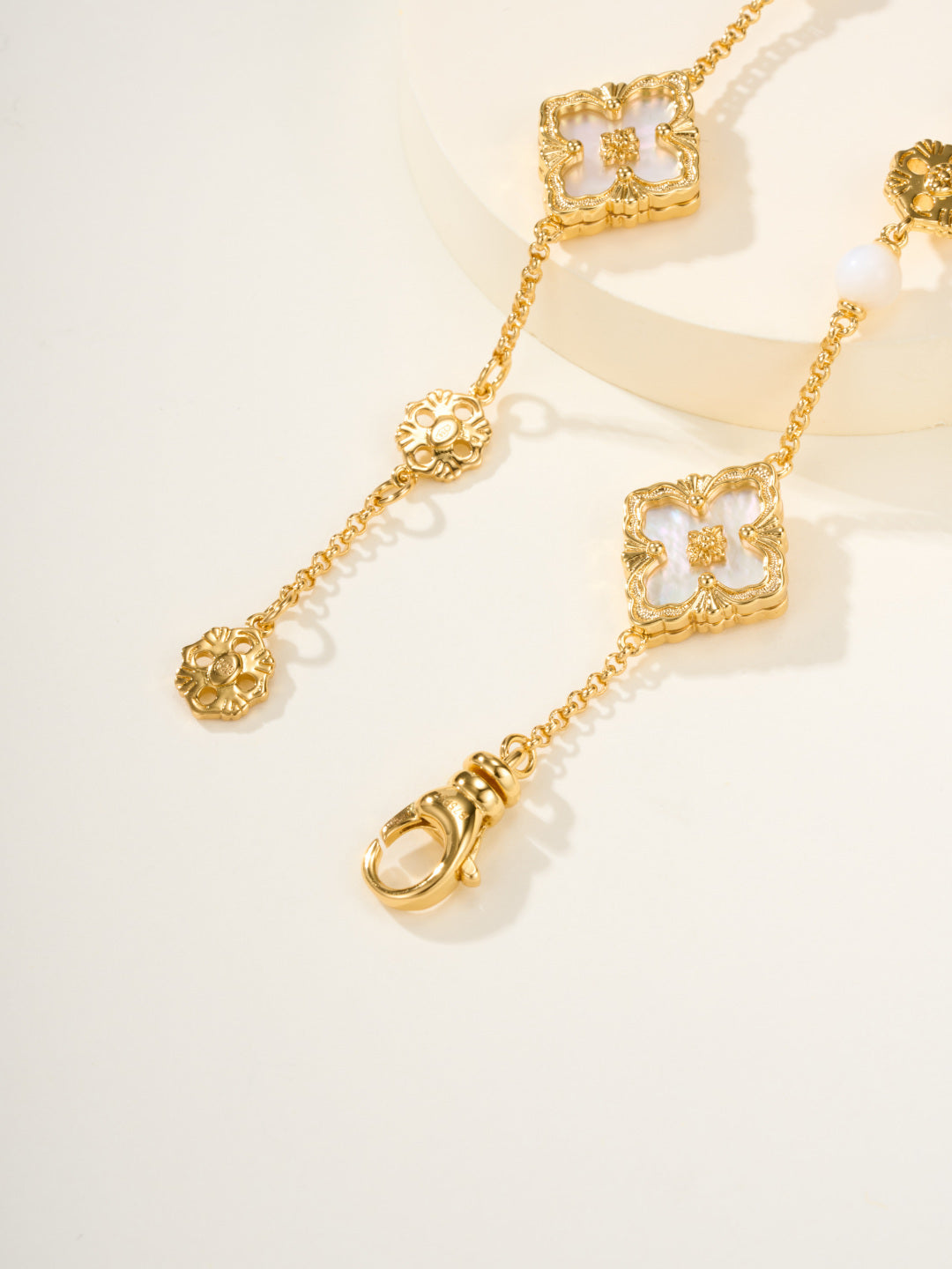 [⭐Mirelle]B.C.L ENAMELED Three-Flower Bracelet（Trumpet)