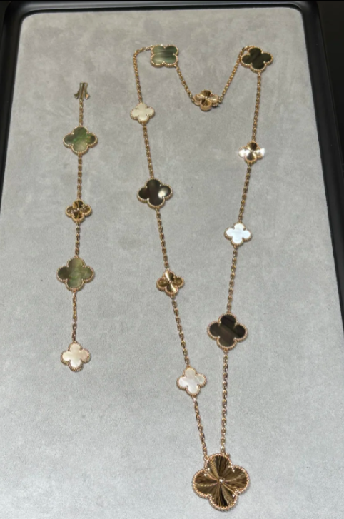 [⭐Mirelle]DETACHABLE CLOVER 15(11+4) FLOWER SILVER NECKLACE SET
