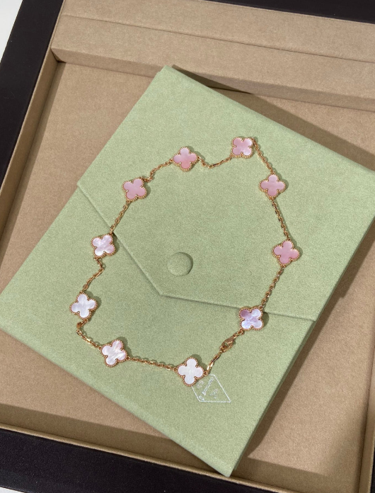 [⭐Mirelle Jewellery] Pink Necklace with Ten Clover Designs