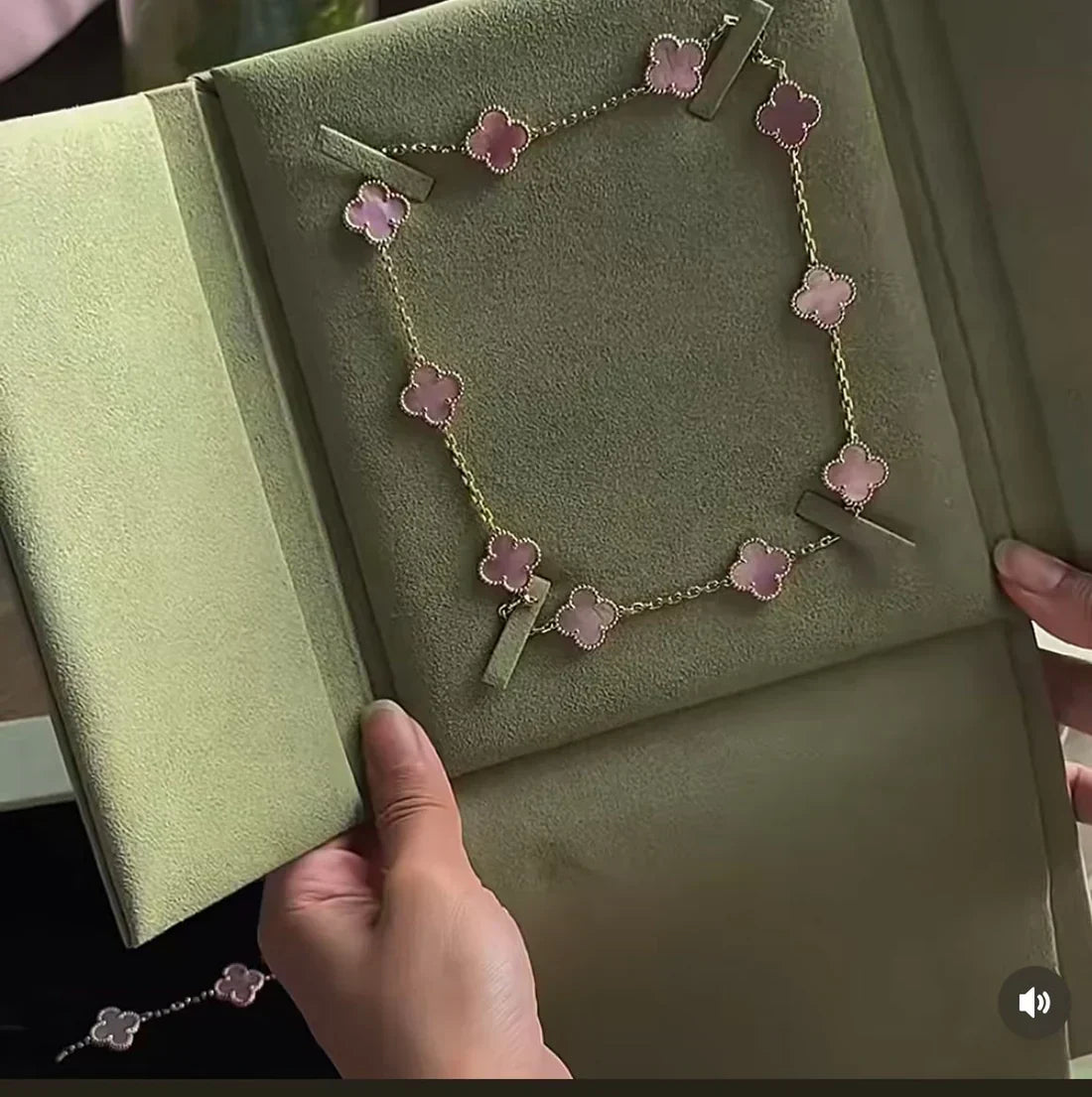 [⭐Mirelle Jewellery] Pink Necklace with Ten Clover Designs