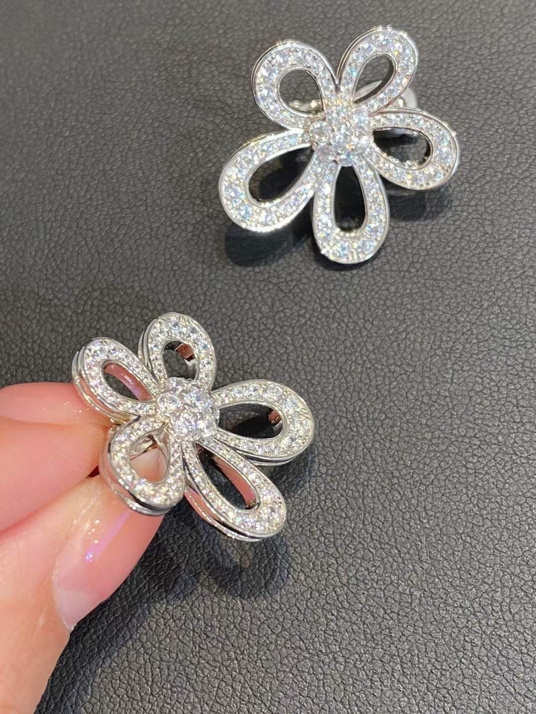 [⭐Mirelle]FLOWERLACE EARRINGS FULL DIAMONDS