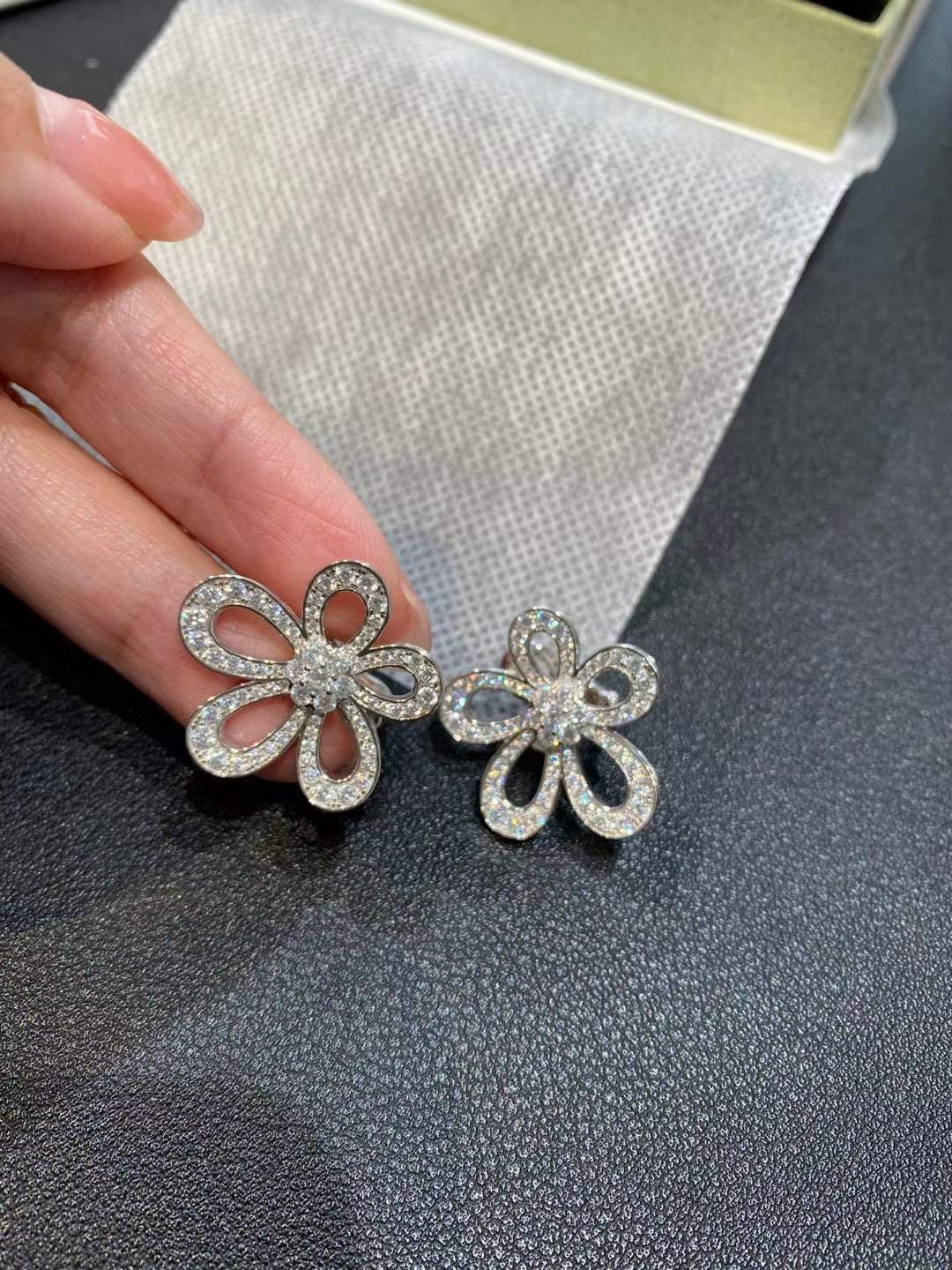 [⭐Mirelle]FLOWERLACE EARRINGS FULL DIAMONDS