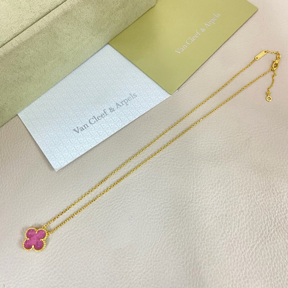 [⭐Mirelle]15MM BUBBLE PINK ENAMEL SINGLE-FLOWER FOUR-LEAF CLOVER NECKLACE