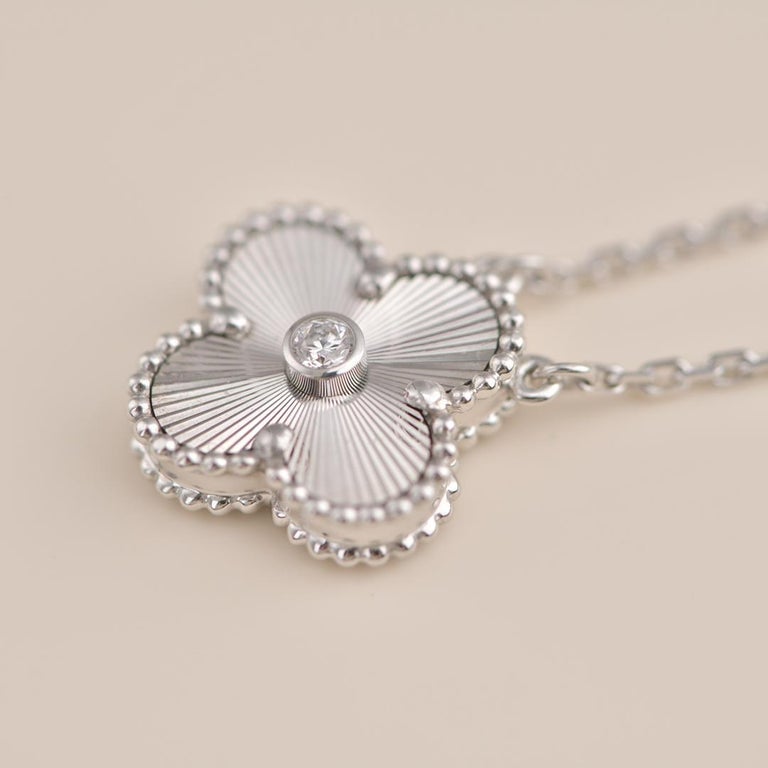 [⭐Mirelle]CLOVER  15MM DIAMOND LASER NECKLACE SILVER