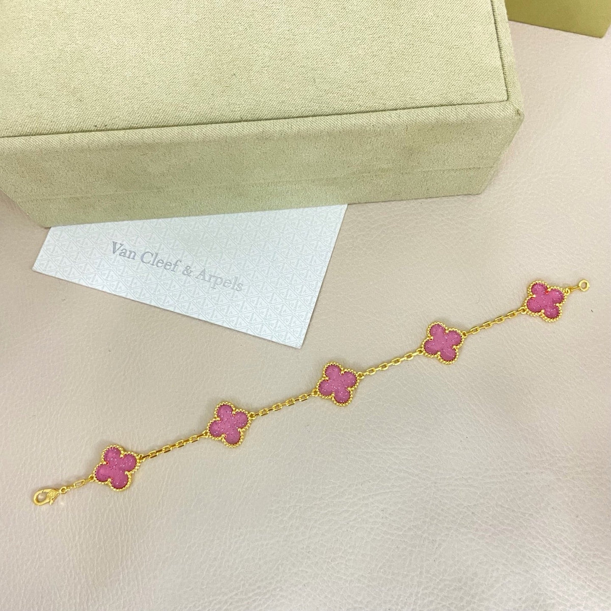 [⭐Mirelle]NEW BUBBLE PINK ENAMEL 5-FLOWER BRACELET