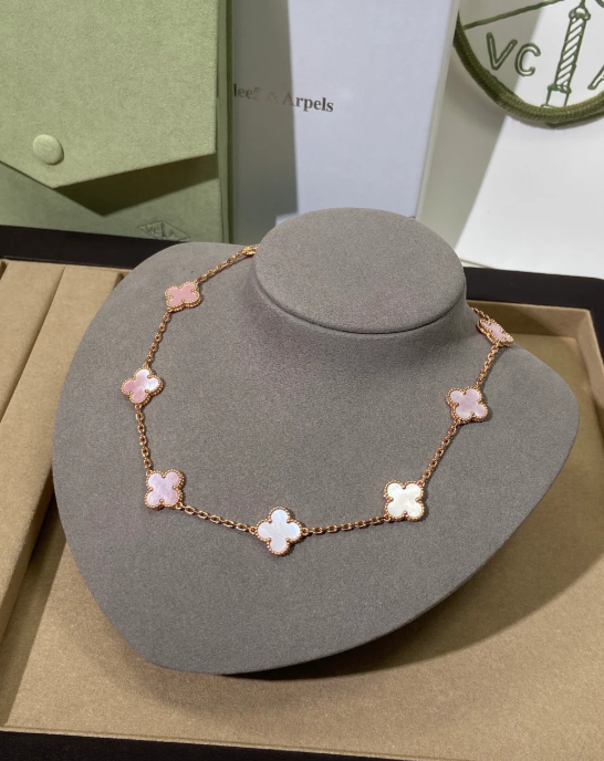 [⭐Mirelle Jewellery] Pink Necklace with Ten Clover Designs
