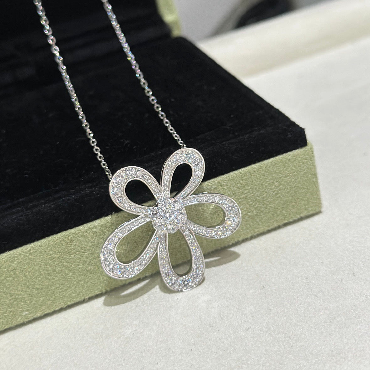 [⭐Mirelle]FLOWERLACE NECKLACE FULL DIAMONDS