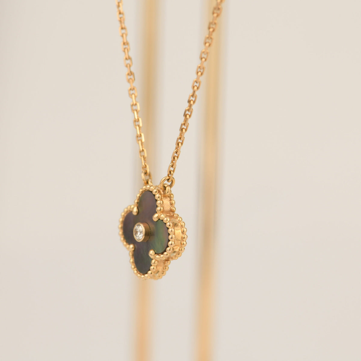 [⭐Mirelle]CLOVER 15MM DIAMOND AND MOTHER-OF-GREY NECKLACE