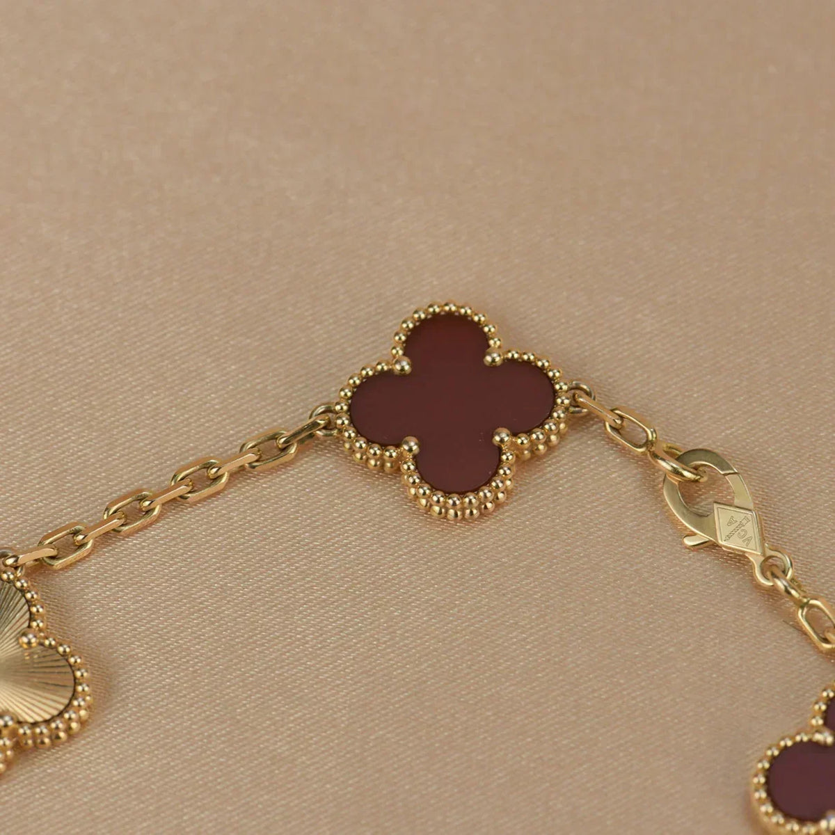 [⭐Mirelle] CLOVER 5 MOTIF RED CORNELIAN BRACELET COLLECTION
