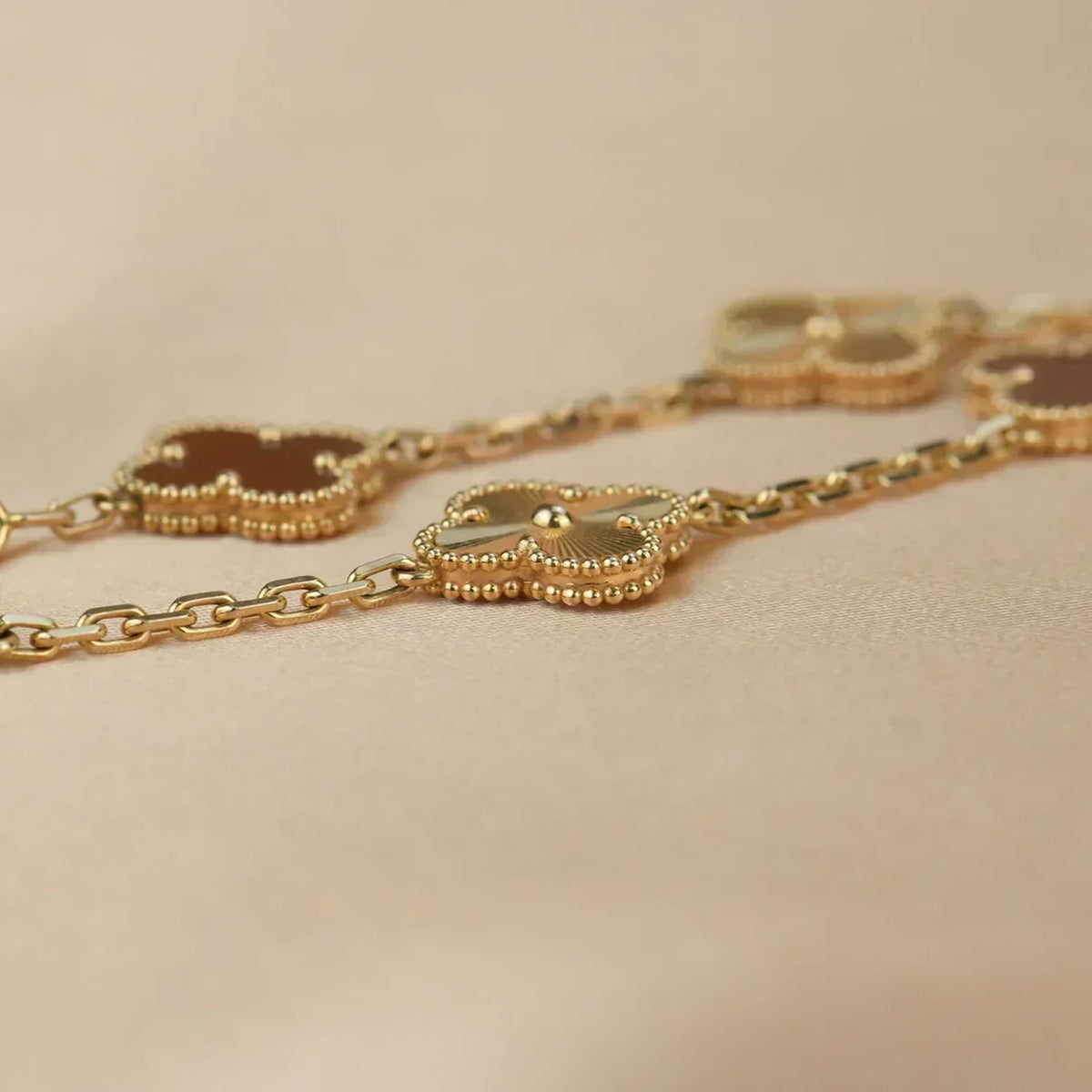 [⭐Mirelle] CLOVER 5 MOTIF RED CORNELIAN BRACELET COLLECTION