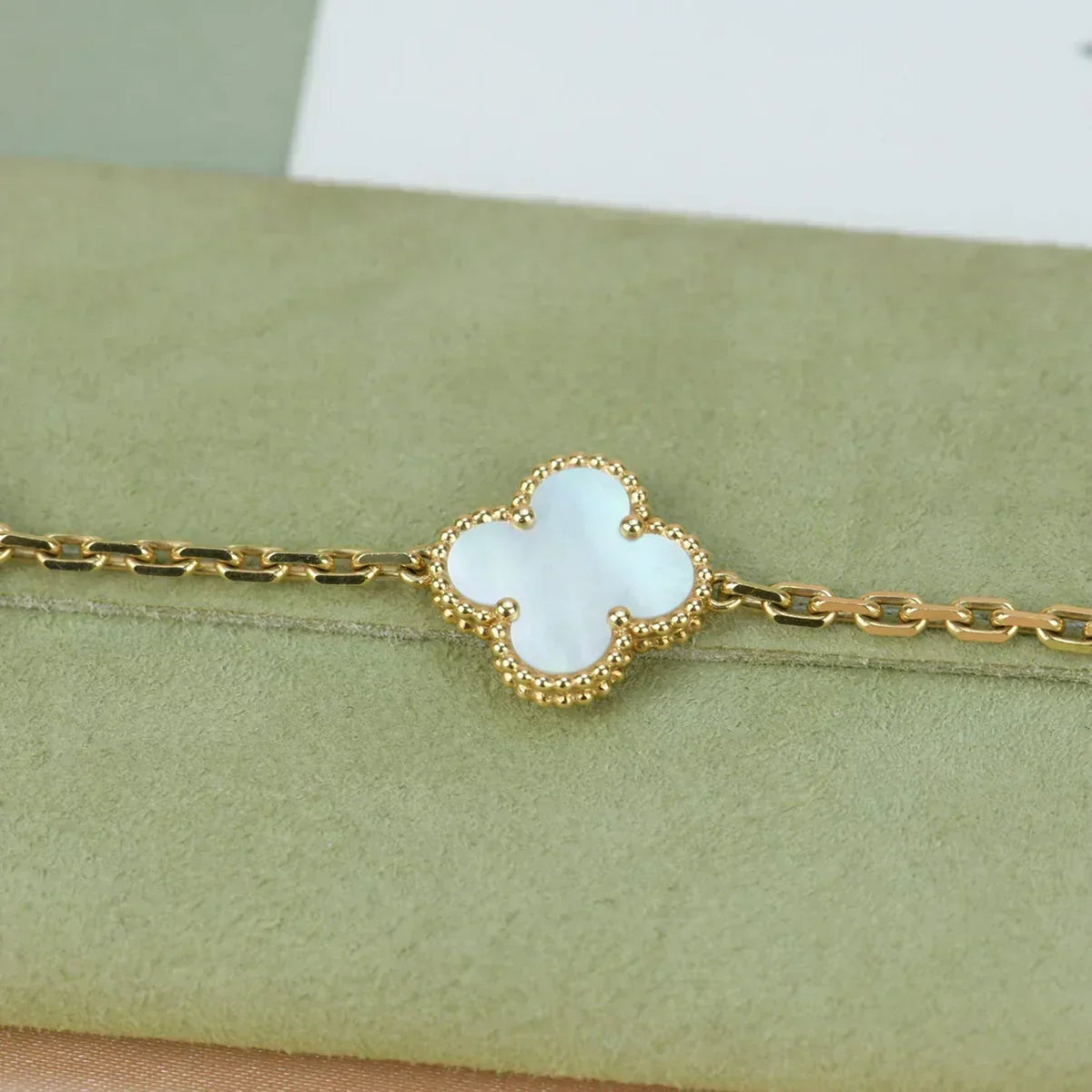 [⭐Mirelle]CLOVER WHITE PEARL MOP 5 MOTIF BRACELET COLLECTION