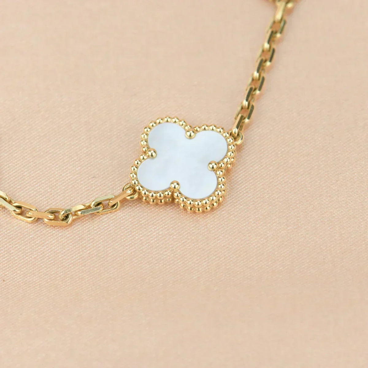 [⭐Mirelle]CLOVER WHITE PEARL MOP 5 MOTIF BRACELET COLLECTION