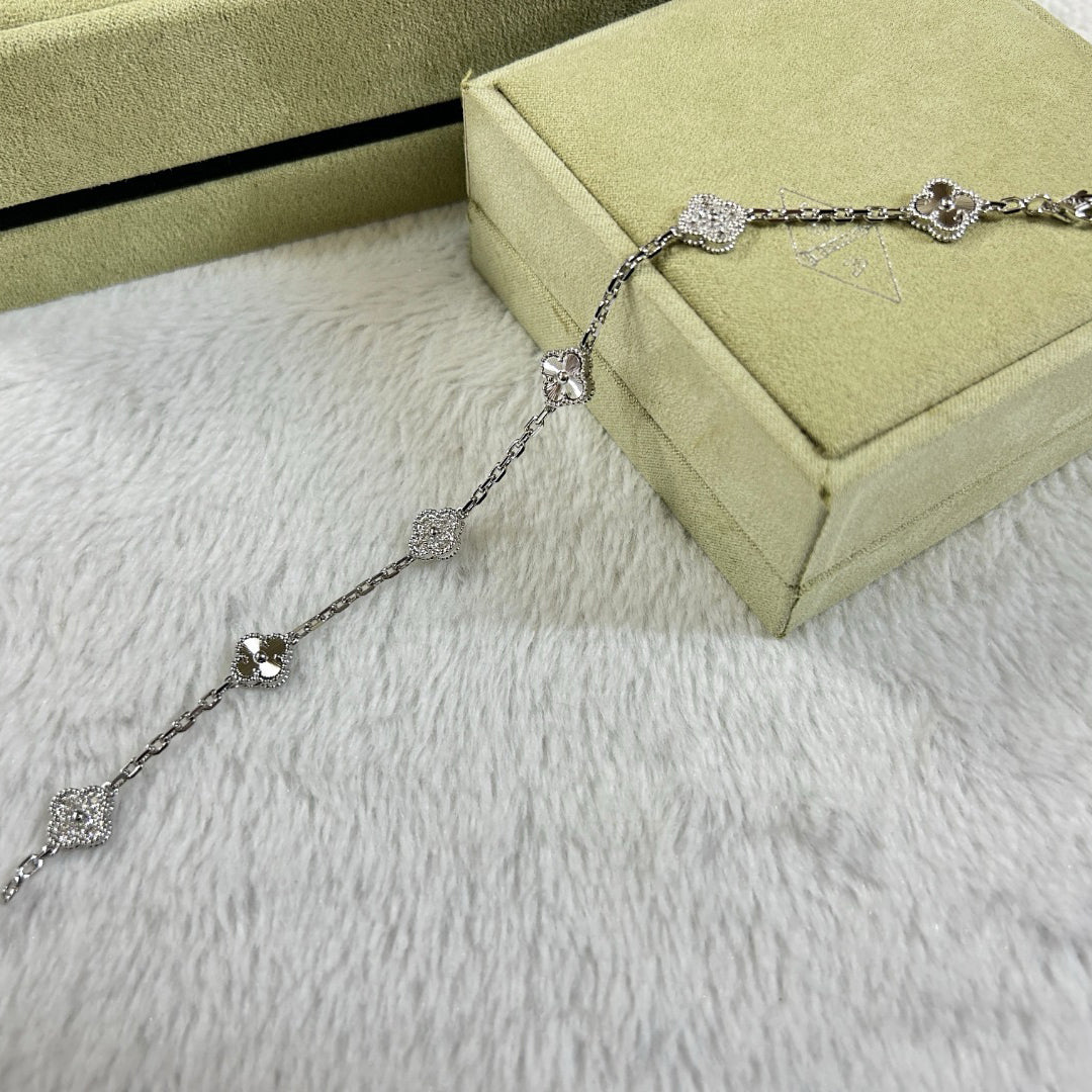 [⭐Mirelle]CLOVER 6 MOTIF DIAMOND LASER BRACELET