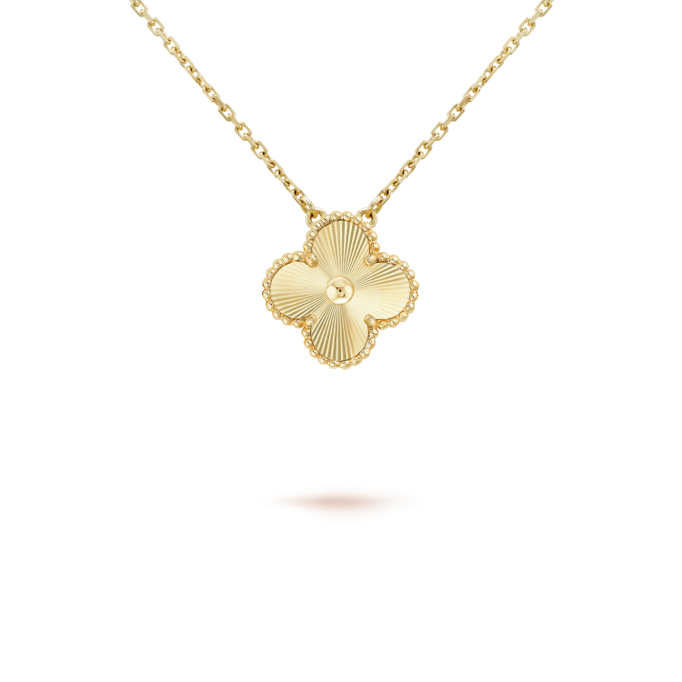 [⭐Mirelle]CLOVER 15MM LASER NECKLACE AND BOX