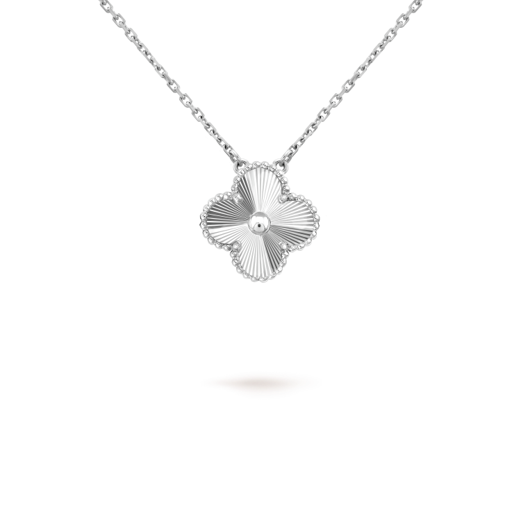 [⭐Mirelle]CLOVER 15MM LASER NECKLACE SILVER