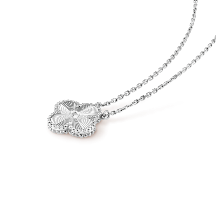 [⭐Mirelle]CLOVER 15MM LASER NECKLACE SILVER