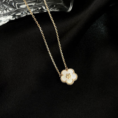 [⭐Mirelle]LUCKY  WHITE MOP  PLUM BLOSSOM NECKLACE