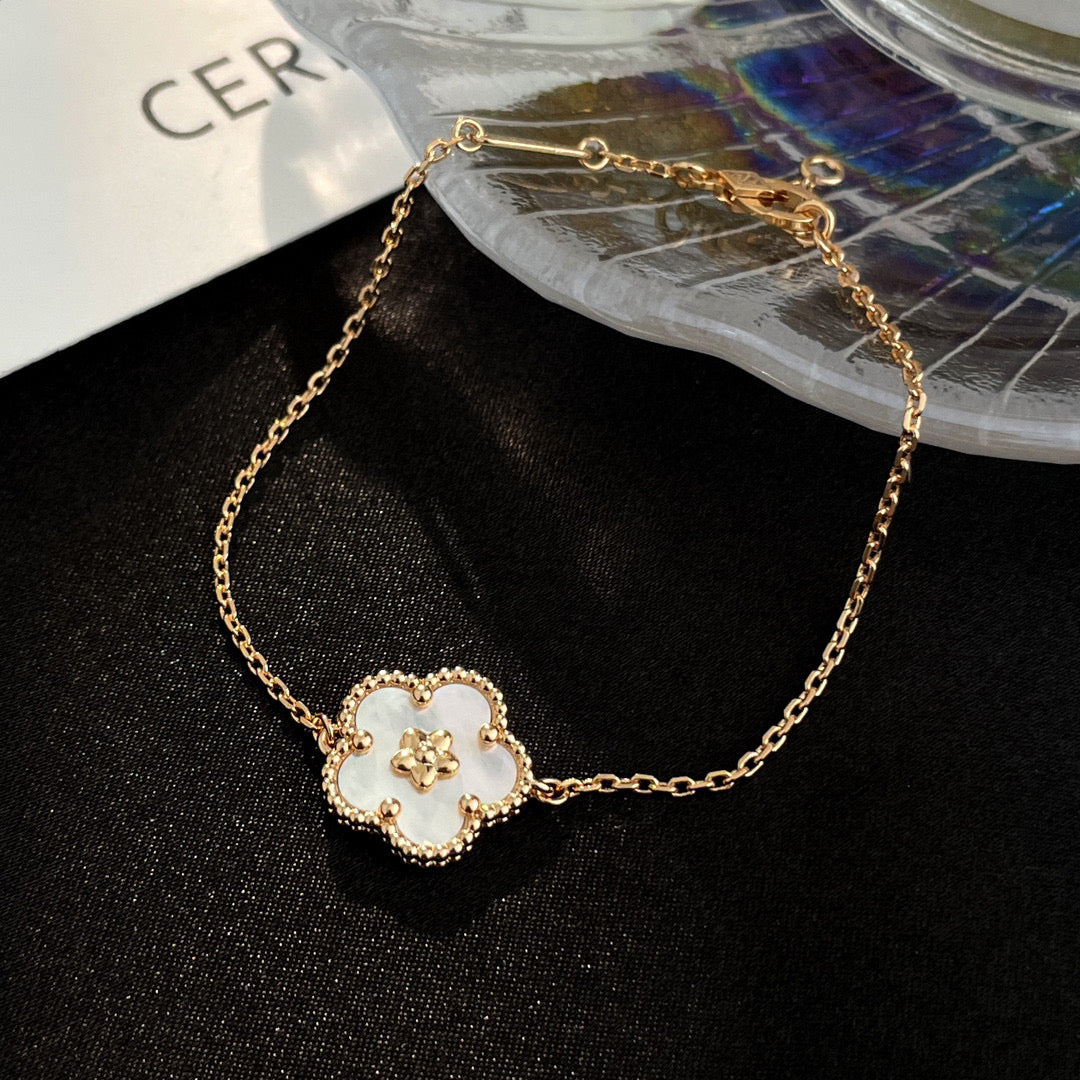 [⭐Mirelle]LUCKY WHITE MOP PLUM BLOSSOM  BRACELET