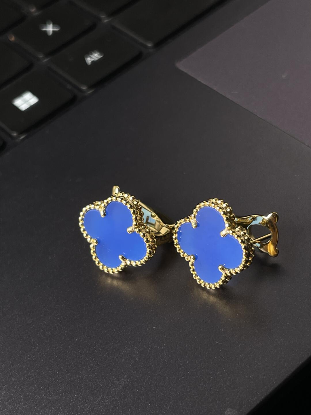[⭐Mirelle] CLOVER LARGE (20mm) 1 MOTIFS BLUE MOP STUD EARRINGS