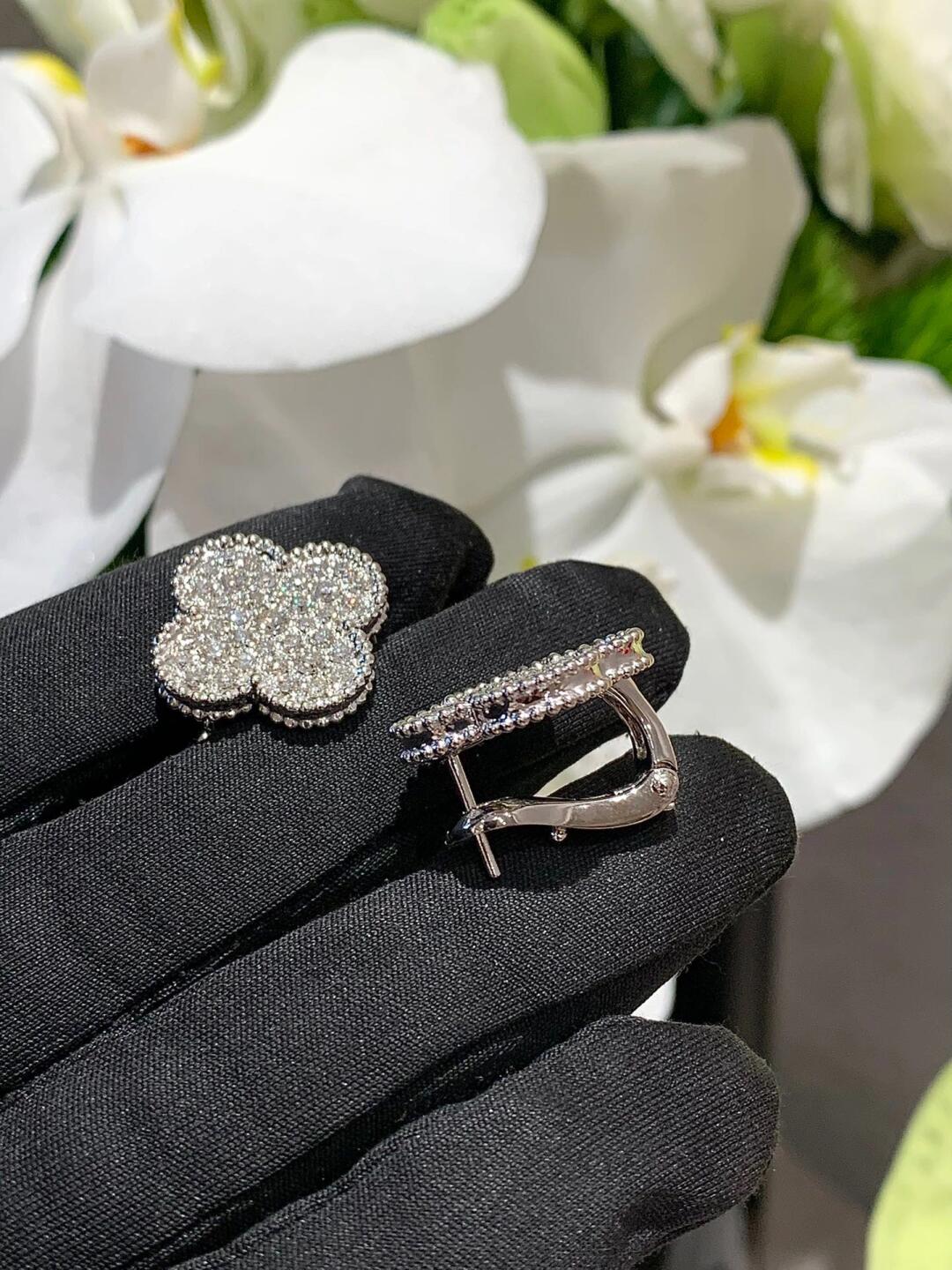[⭐Mirelle]CLOVER 20MM MOTIFS DIAMOND STUD EARRINGS SILVER