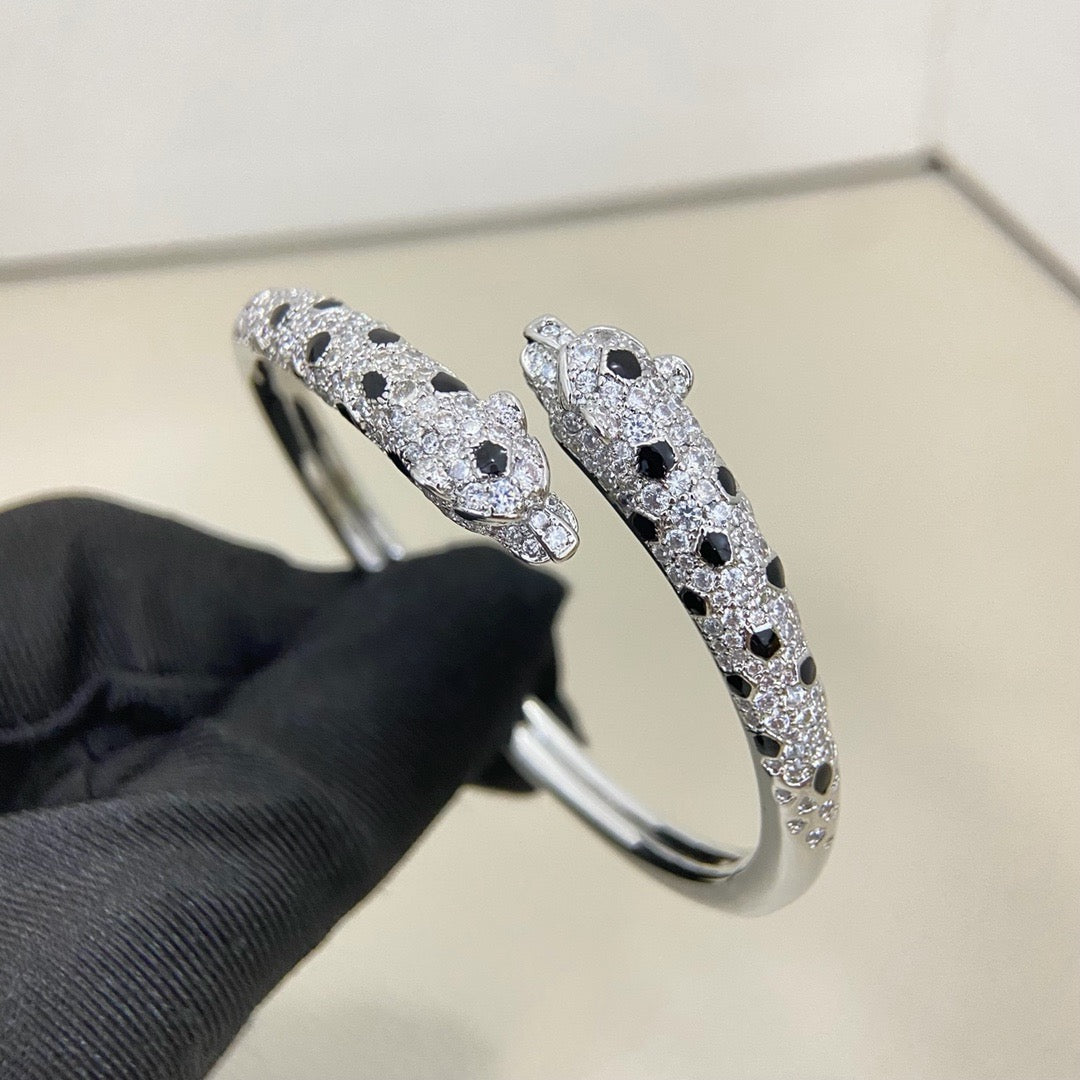 [⭐Mirelle]PANTHERE DOUBLE HEADED HALF DIAMOND OPEN BRACELET