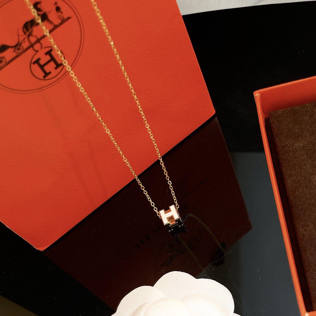 [⭐Mirelle]H WHITE SQUARE GOLD NECKLACE