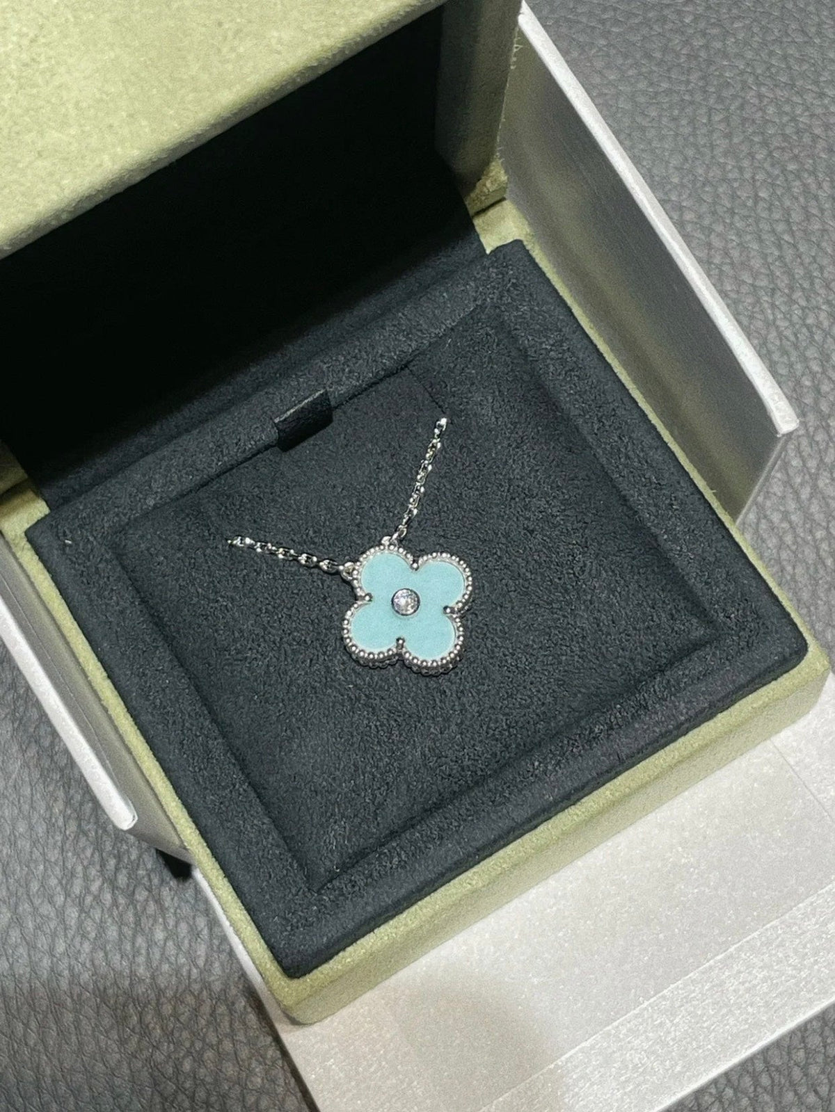 [⭐Mirelle]CLOVER 1 DIAMOND LIGHT BLUE SILVER NECKLACE