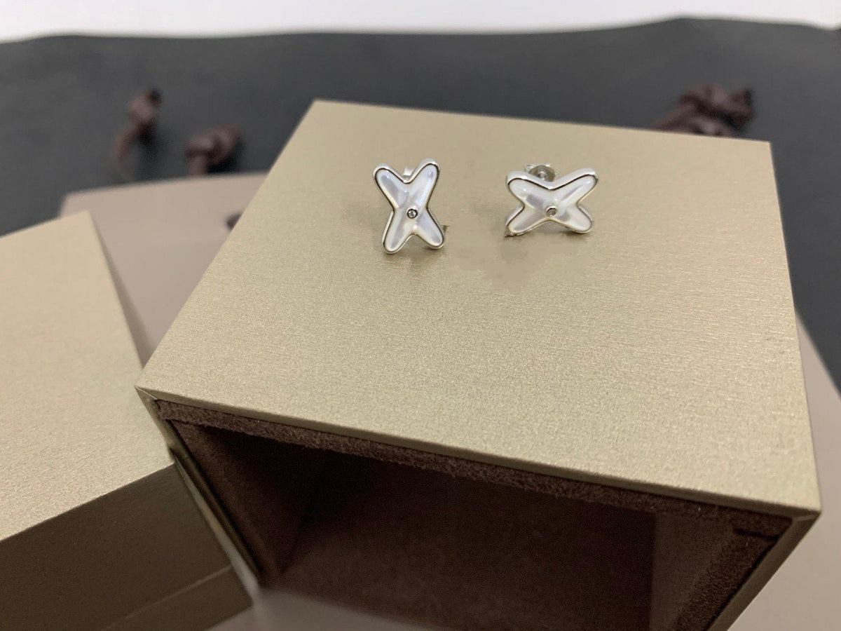 [⭐Mirelle]JEUX DE WHITE MOP SILVER DIAMOND EARRINGS